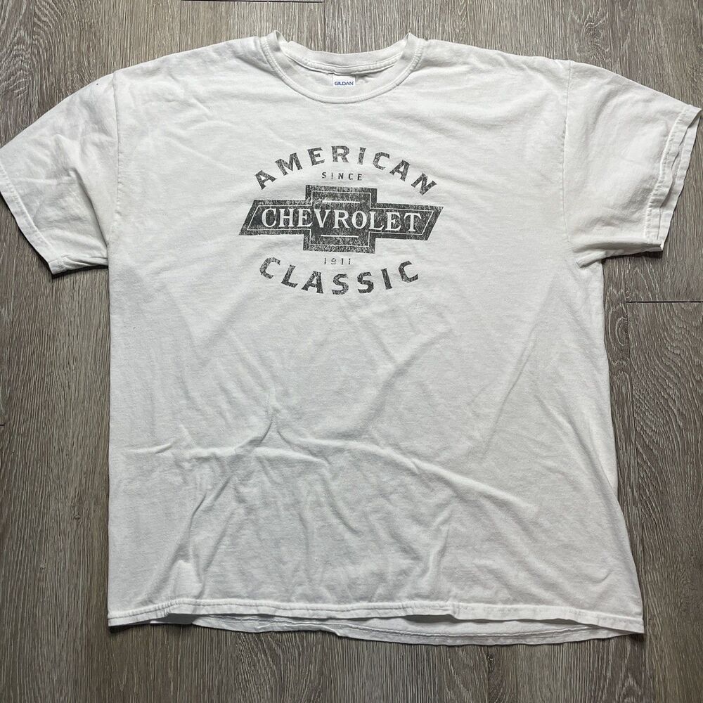 Gildan Mens White T-Shirt Size XL American Classic Chevrolet Car
